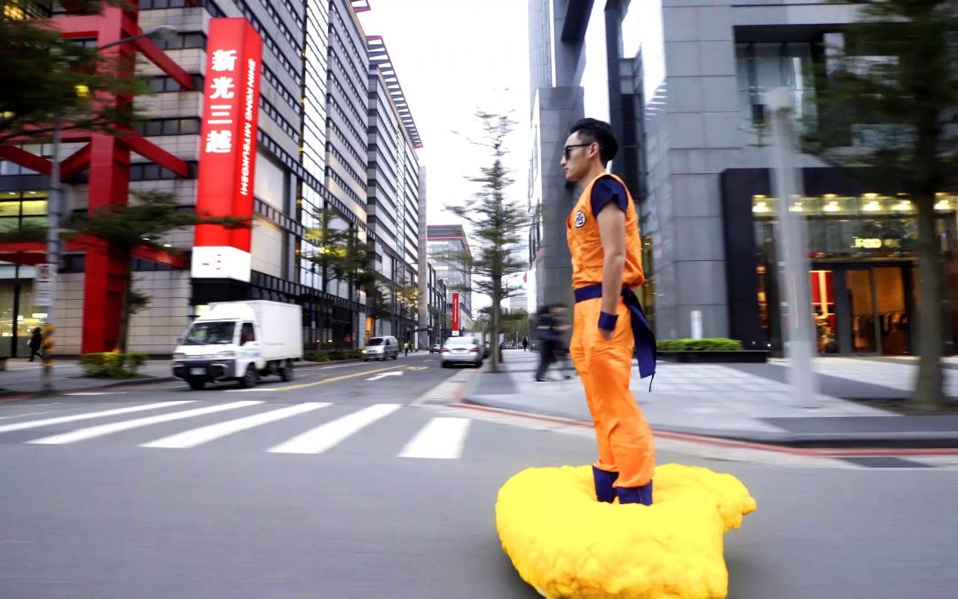 Atención! Goku recorre las calles de Taipei en su Nube Kinto!