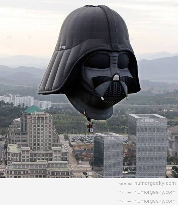 Hay cosas que molan y luego está el globo aerostático con la forma de la cabeza de Darth Vader