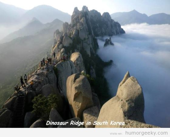 Montaña forma dinosaurio Corea del Sur