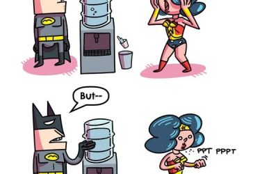 Esto que se encuentran Batman y Wonder Woman en el dispensador de agua…