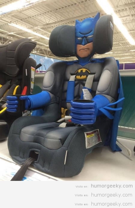 Qué silla de coche para bebés más molona, por Batman!