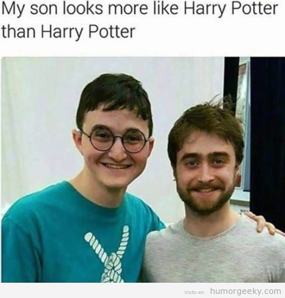 Foto de un chico parecido a Harry Potter con Daniel Radcliffe