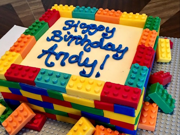Centro comercial inalámbrico Ambiente 10 tartas Lego para comérselas pieza a pieza! - Humor Geeky