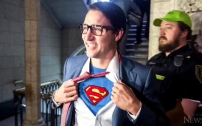Justin Trudeau, presidente de Canadá, disfrazado de Clark Kent para Halloween